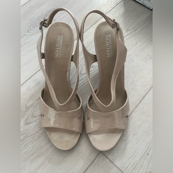 Kenneth Cole Reaction Womens Beige Patent Slingback Heels Shoes Size 8 - Picture 1 of 12